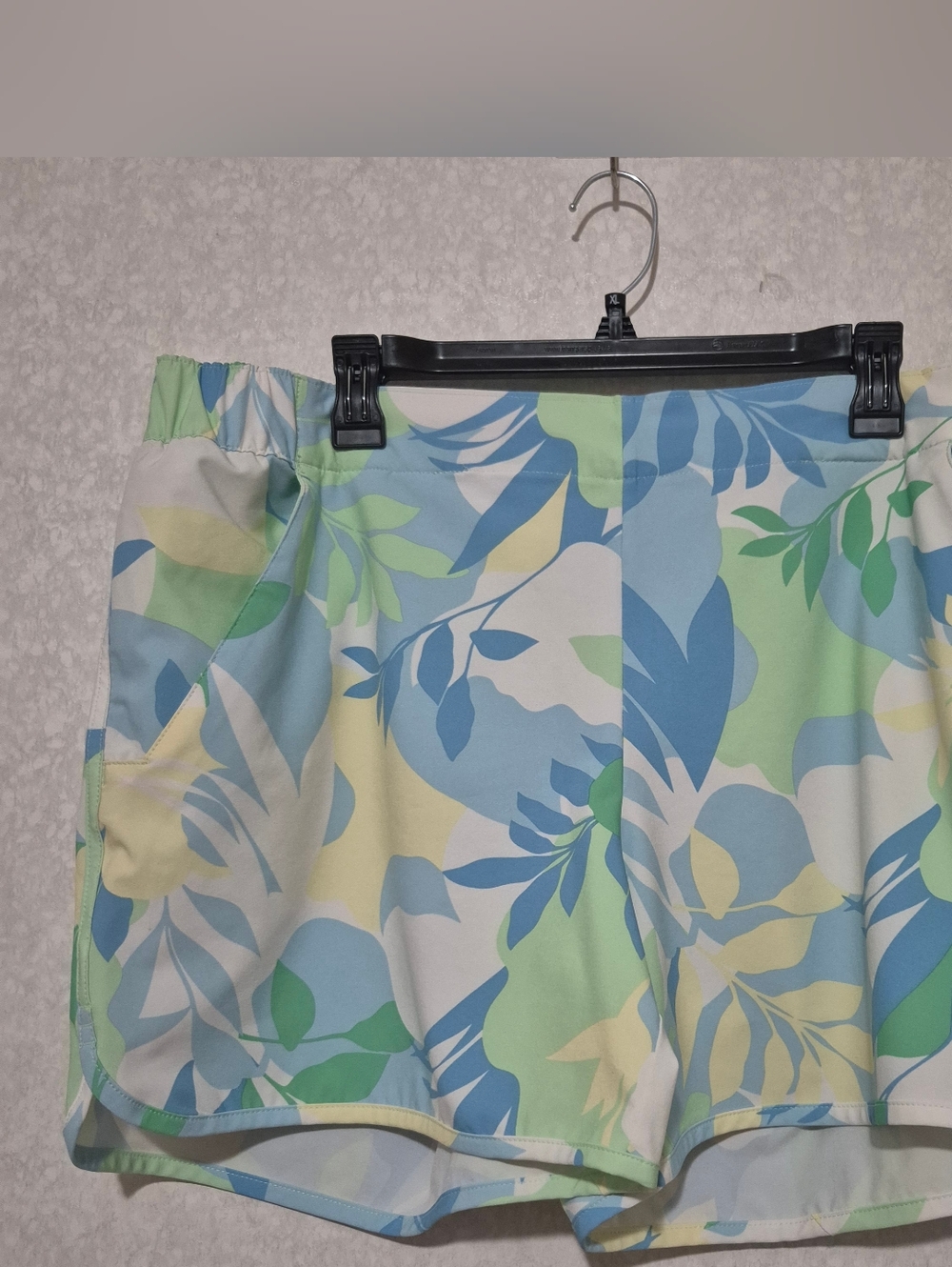 Columbia Women’s Pastel Leaf Print Athletic Shorts – Blue, Green, Cream..size:XL - Picture 3 of 11